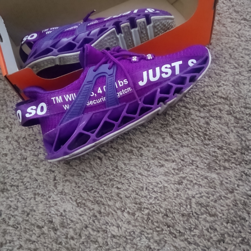 Shoe's - Picture 6 of 8